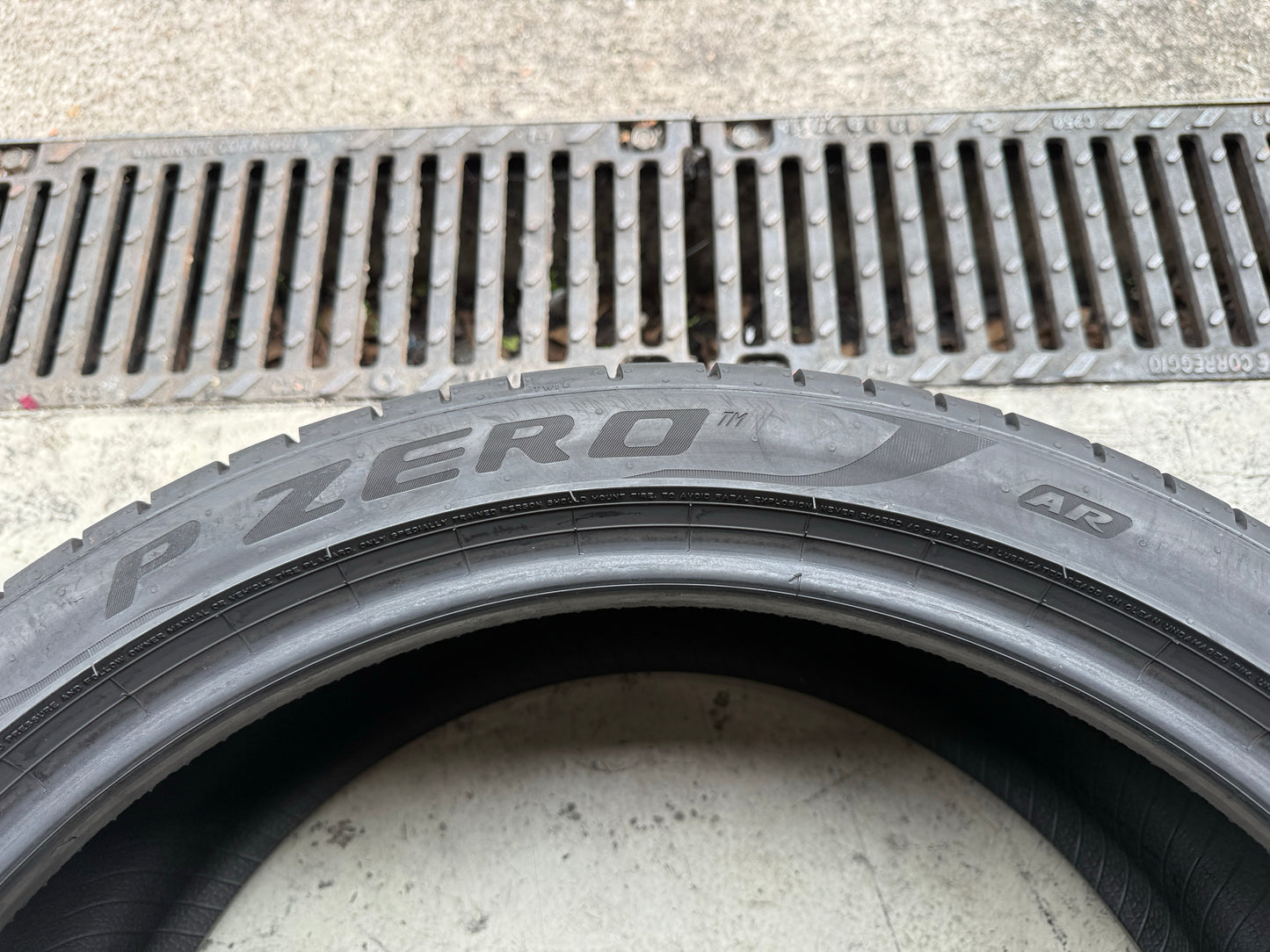 Usato: 4 Pneumatici Pirelli P Zero PZ4 235/40R20 96V XL AR Estivi 85% Residui