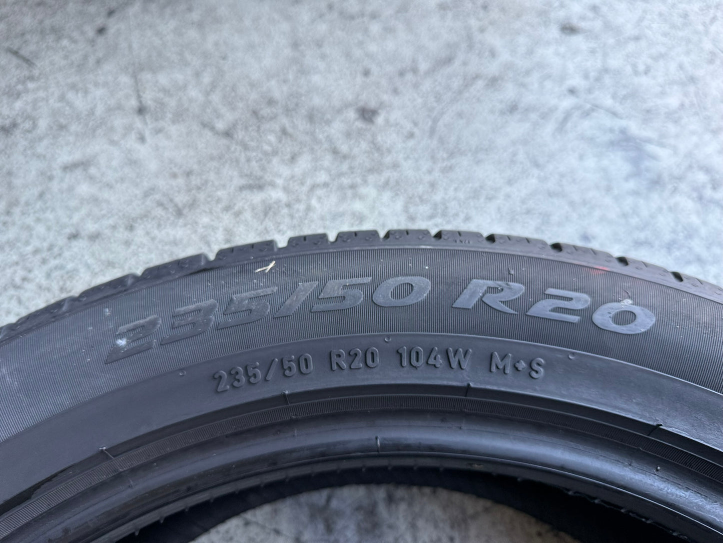 Usato: 4 Gomme 235/50R20 104W XL Pirelli 4 Stagioni 80/90% residui