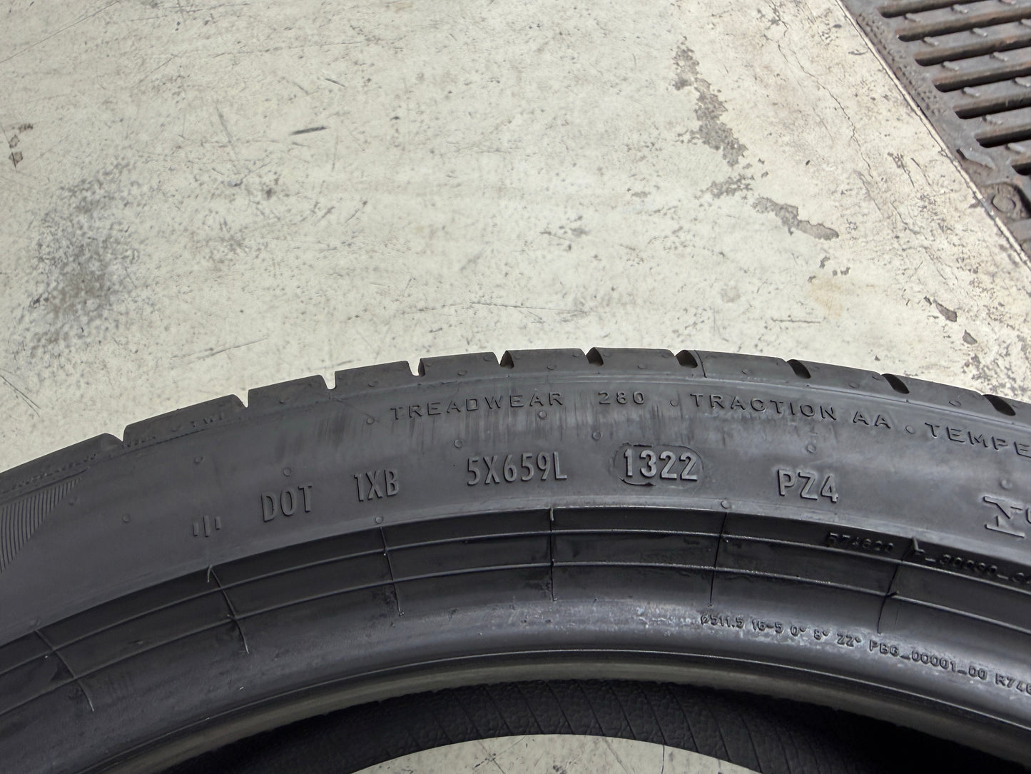 Usato: 4 Pneumatici Pirelli P Zero PZ4 235/40R20 96V XL AR Estivi 85% Residui