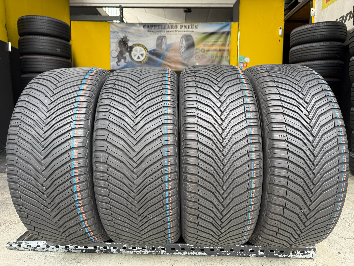 Usato: 4 Pneumatici Michelin CrossClimate 2 SUV 235/50R19 103H + 255/45R19 104H XL VOL 4 Stagioni 85% Residui