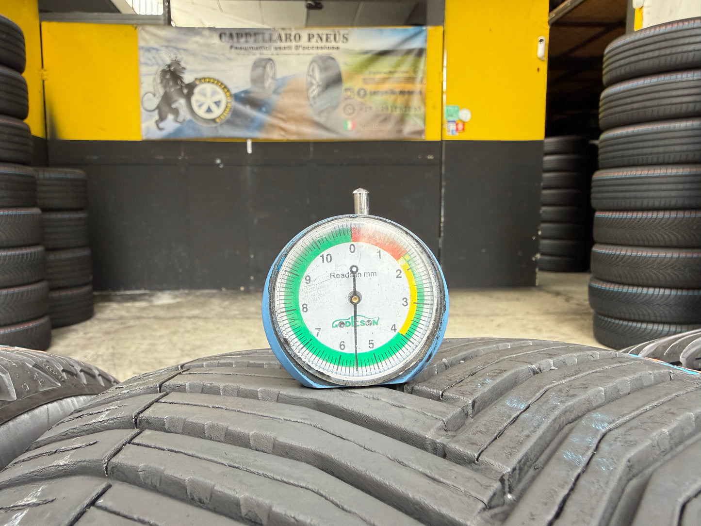 Usato: 4 Pneumatici Michelin CrossClimate 2 SUV 235/50R19 103H + 255/45R19 104H XL VOL 4 Stagioni 85% Residui