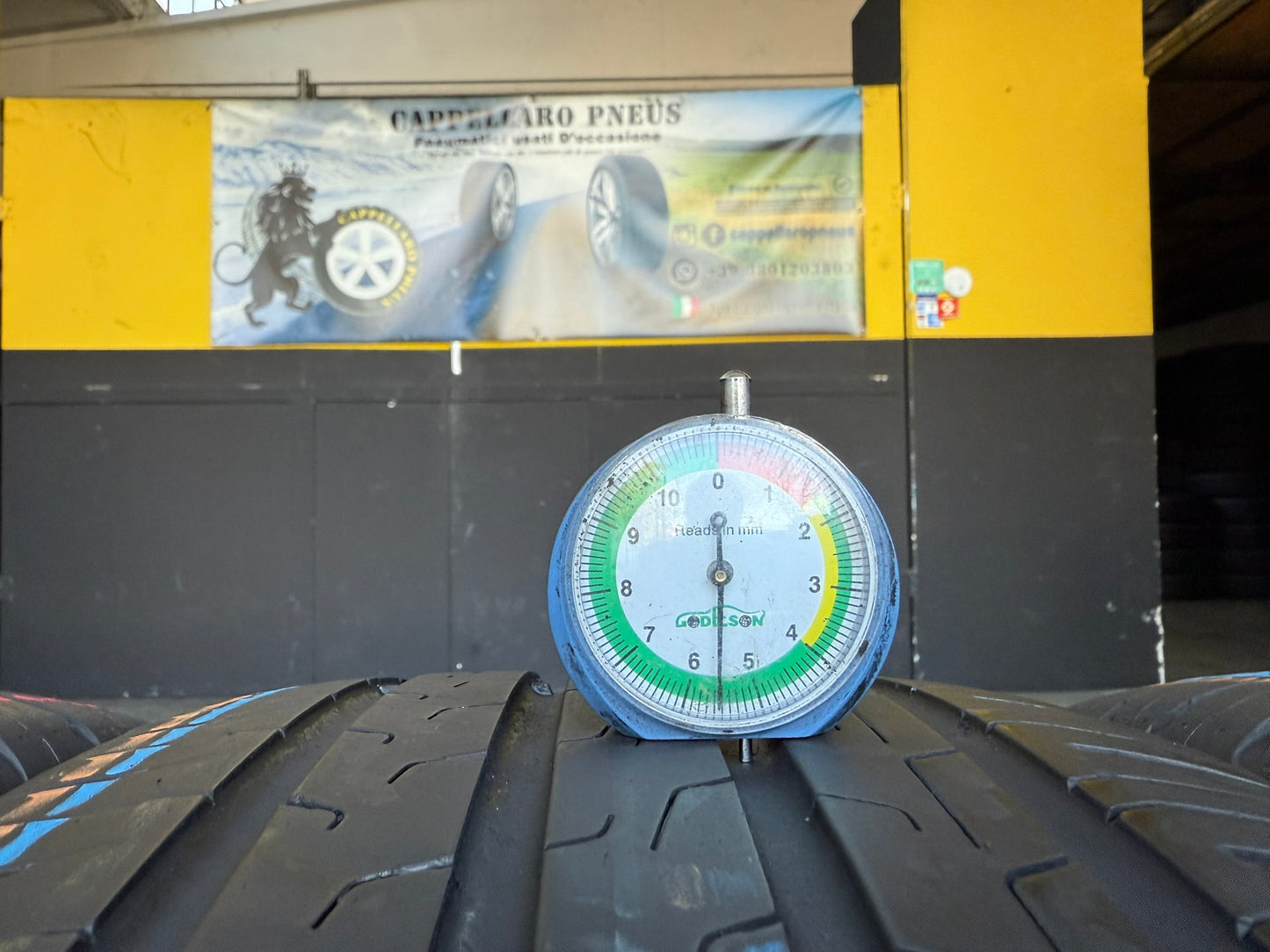 Usato: 4 Gomme 235/45R20 100V XL Continental estive 90% residui