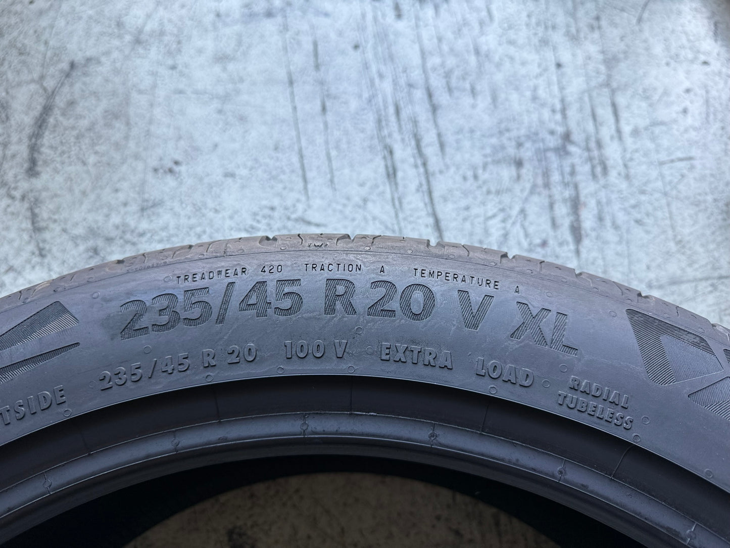 Usato: 4 Gomme 235/45R20 100V XL Continental estive 90% residui