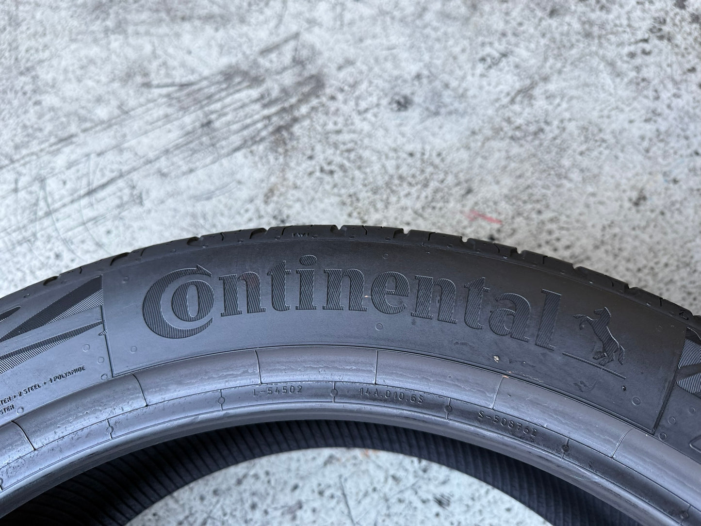 Usato: 4 Gomme 235/45R20 100V XL Continental estive 90% residui
