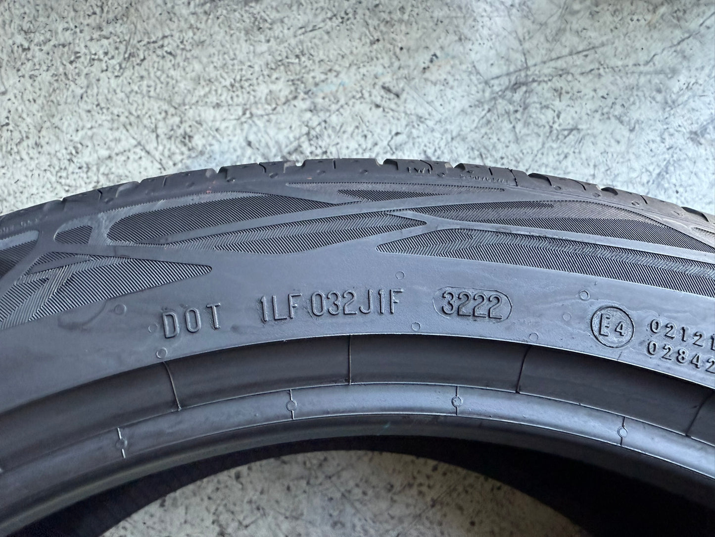 Usato: 4 Gomme 235/45R20 100V XL Continental estive 90% residui