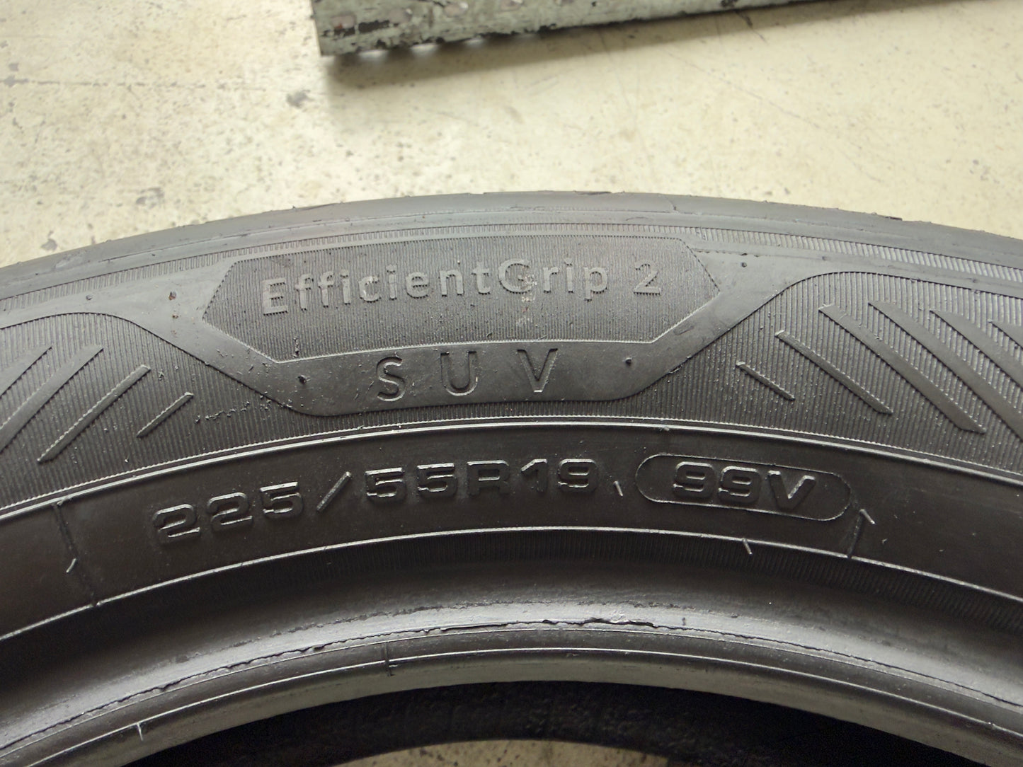 Usato: 4 Pneumatici Goodyear EfficientGrip 2 SUV 225/55R19 99V Estivi 90-95% Residui