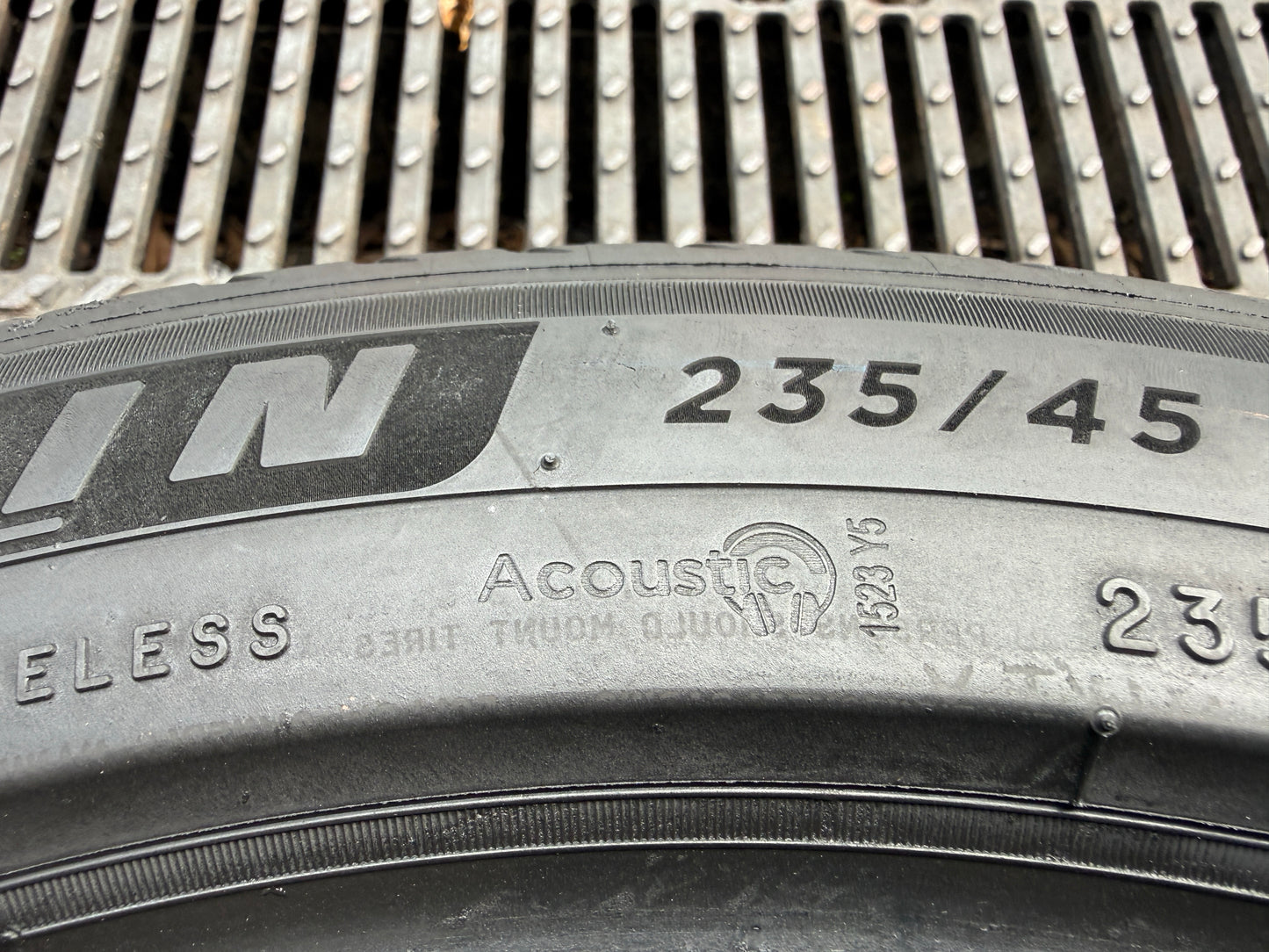 Usato: 4 Pneumatici Michelin e.Primacy 235/45R18 98V XL T2 Acoustic Estivi 80% Residui