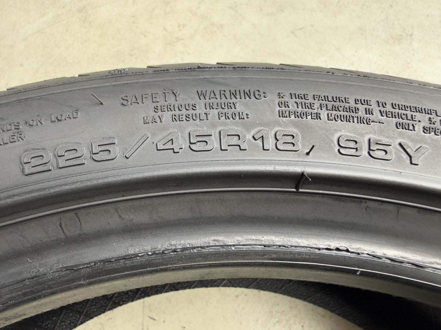 Usato: 2 Pneumatici Dunlop All Season 2 225/45R18 95Y XL 4 Stagioni 90% Residui