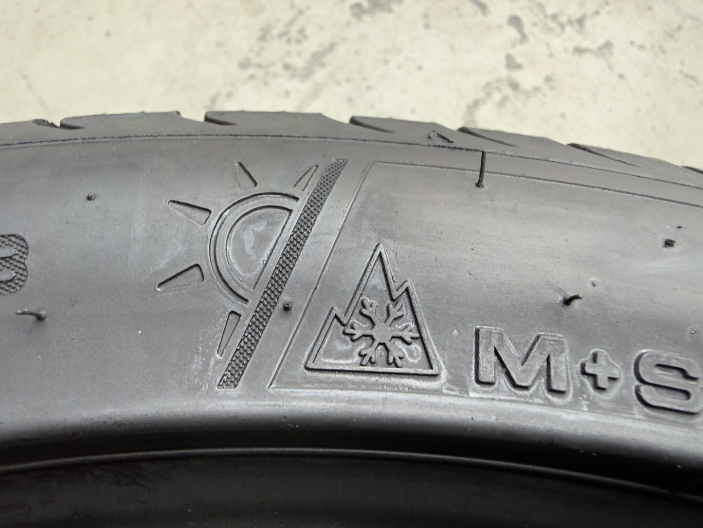 Usato: 2 Pneumatici Dunlop All Season 2 225/45R18 95Y XL 4 Stagioni 90% Residui