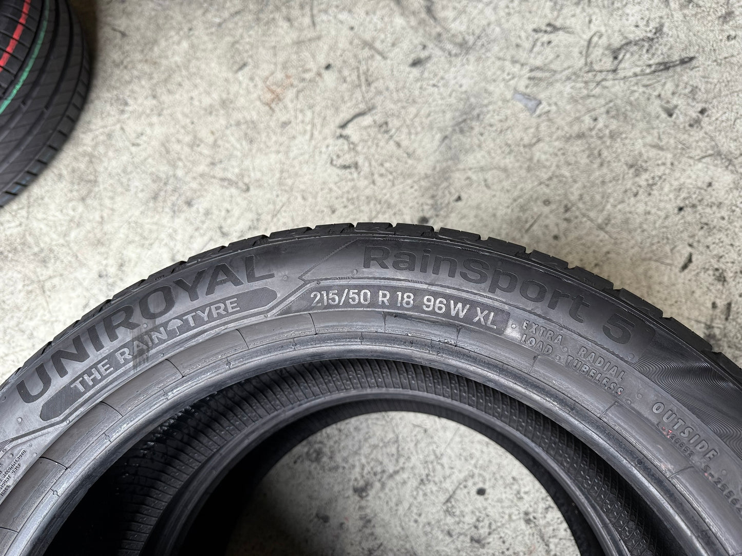 Usato: 2 Gomme 215/50R18 96W XL Uniroyal Estive 95% Residui