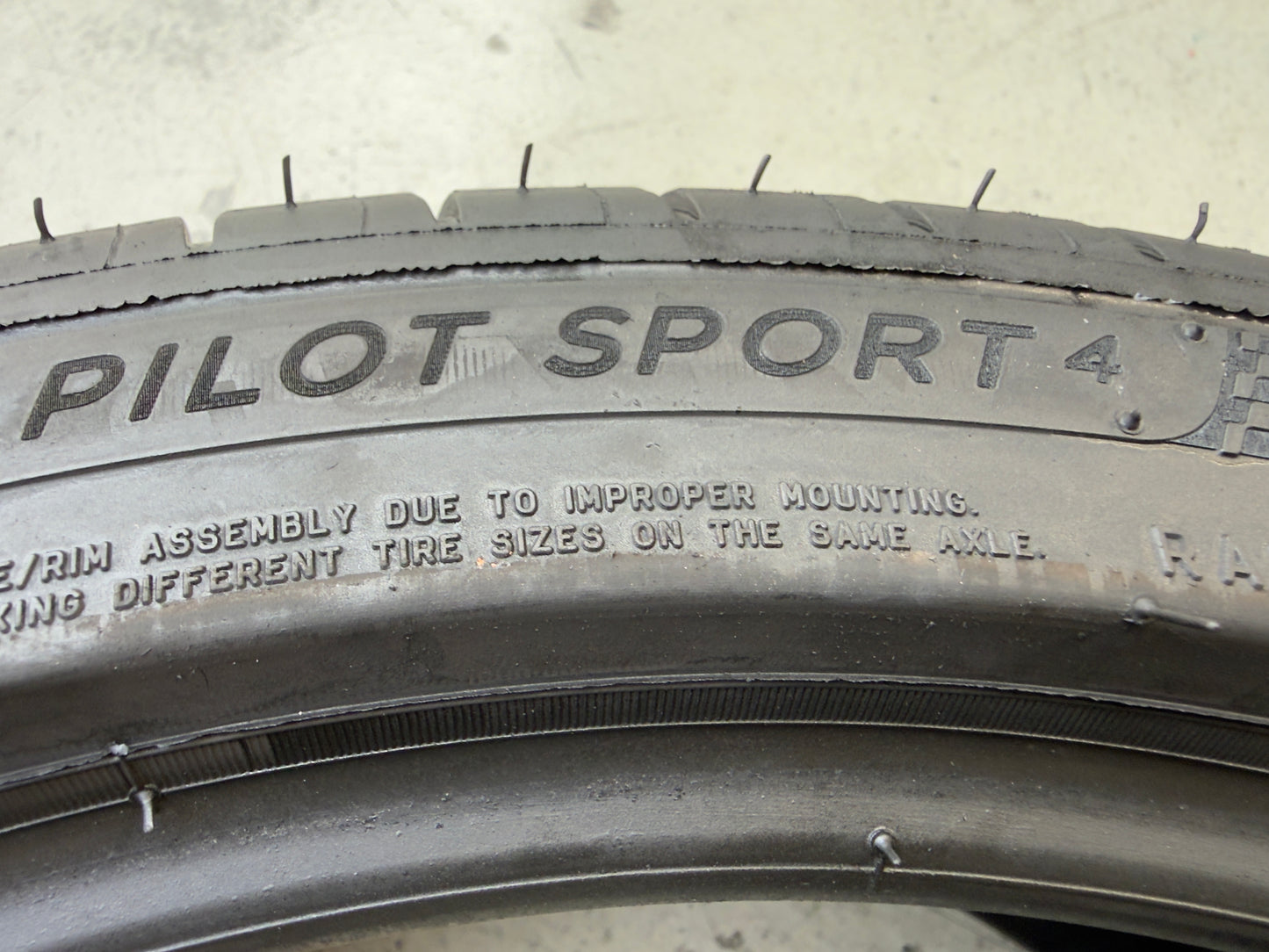 Usato: 2 Pneumatici Michelin Pilot Sport 4 225/40R18 92Y XL Estivi 90% Residui
