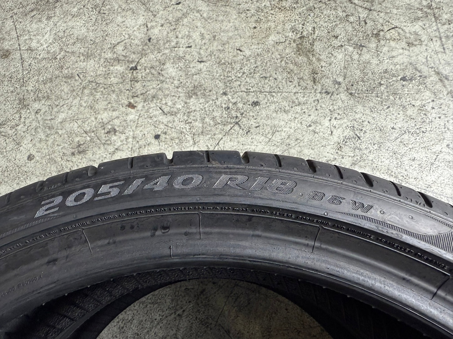 Usato: 2 Gomme 205/40R18 85W Runflat Estive 95% Residui
