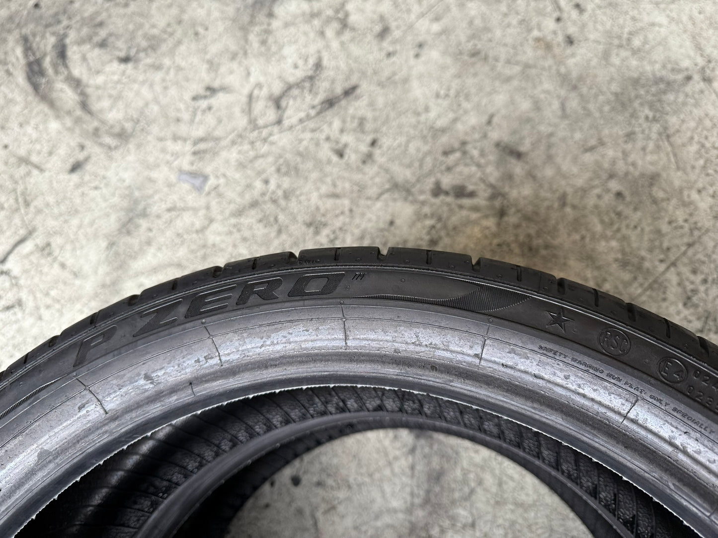 Usato: 2 Gomme 205/40R18 85W Runflat Estive 95% Residui