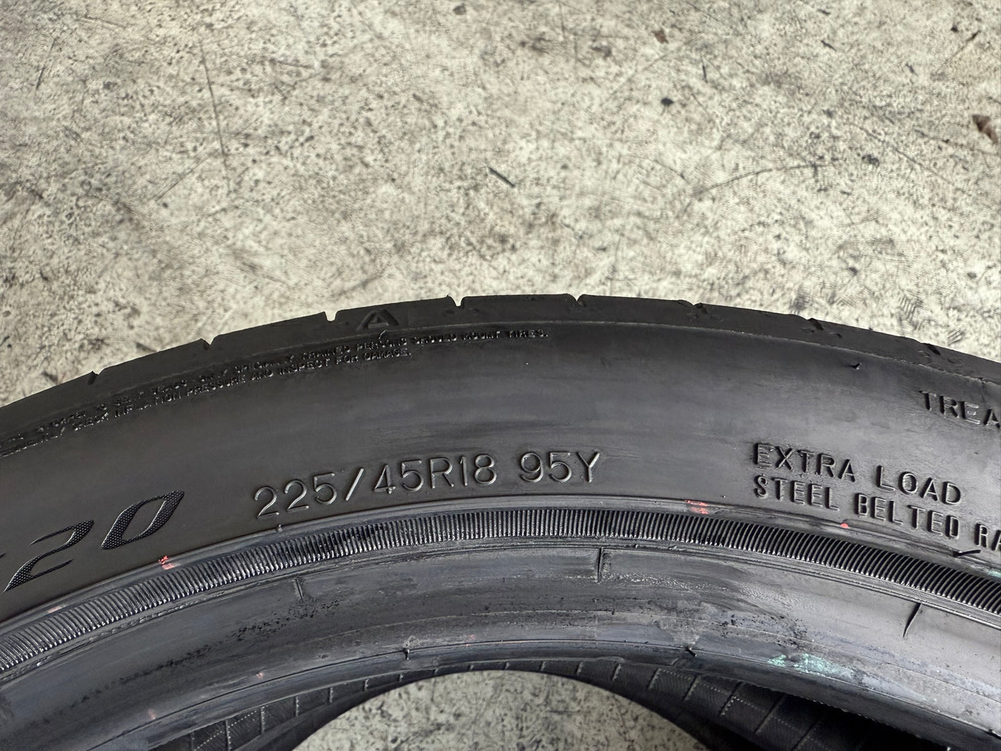 Usato: 2 Gomme 225/45R18 95Y XL Falken Estive 95% Residui