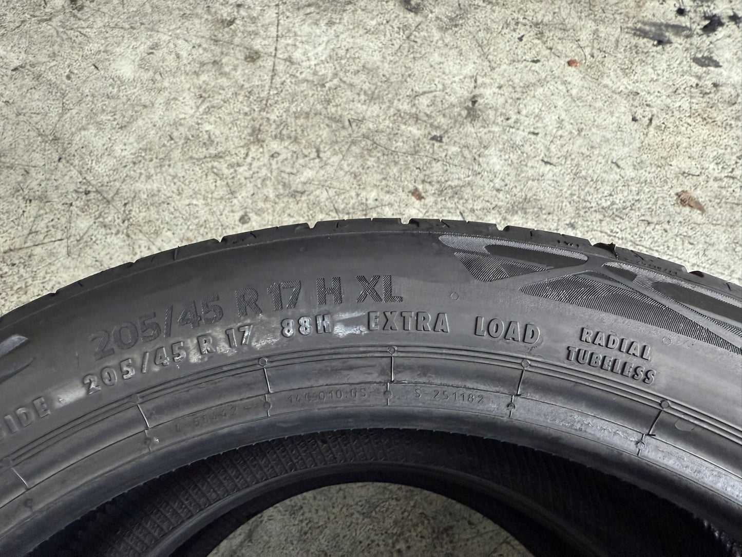 Usato: 4 Gomme 205/45R17 88H XL Continental Estive 90% Residui