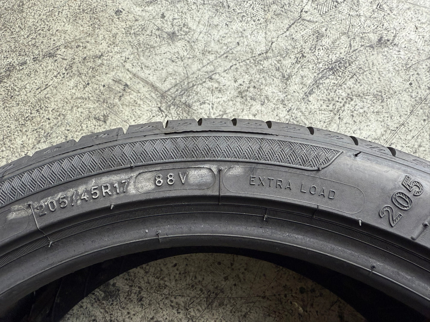 Usato: 4 Gomme 205/45R17 88V XL Kleber Estivi 90% Residui