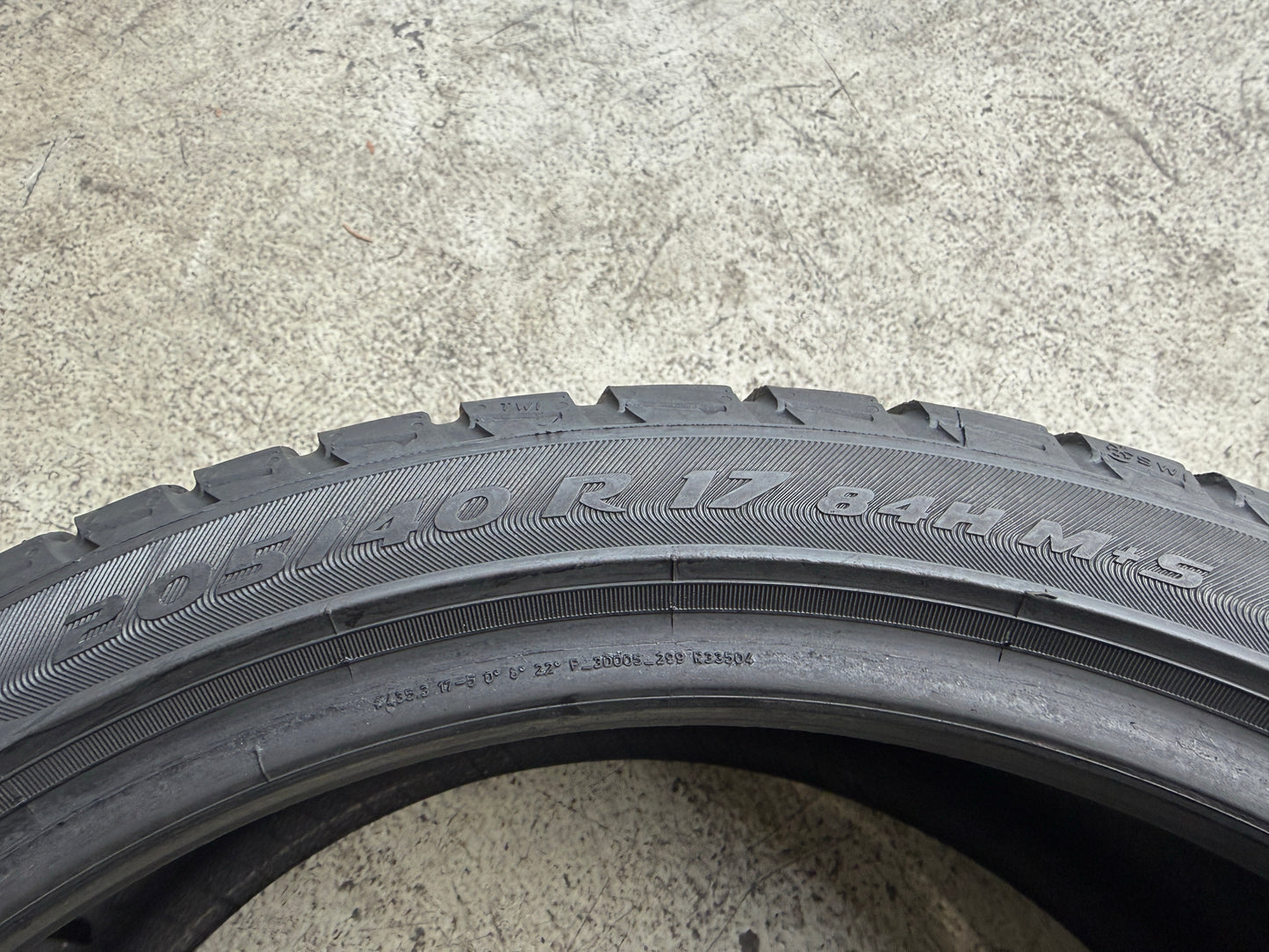 Usato: 4 Gomme 205/40R17 84H XL Pirelli Invernali 95/80% residui