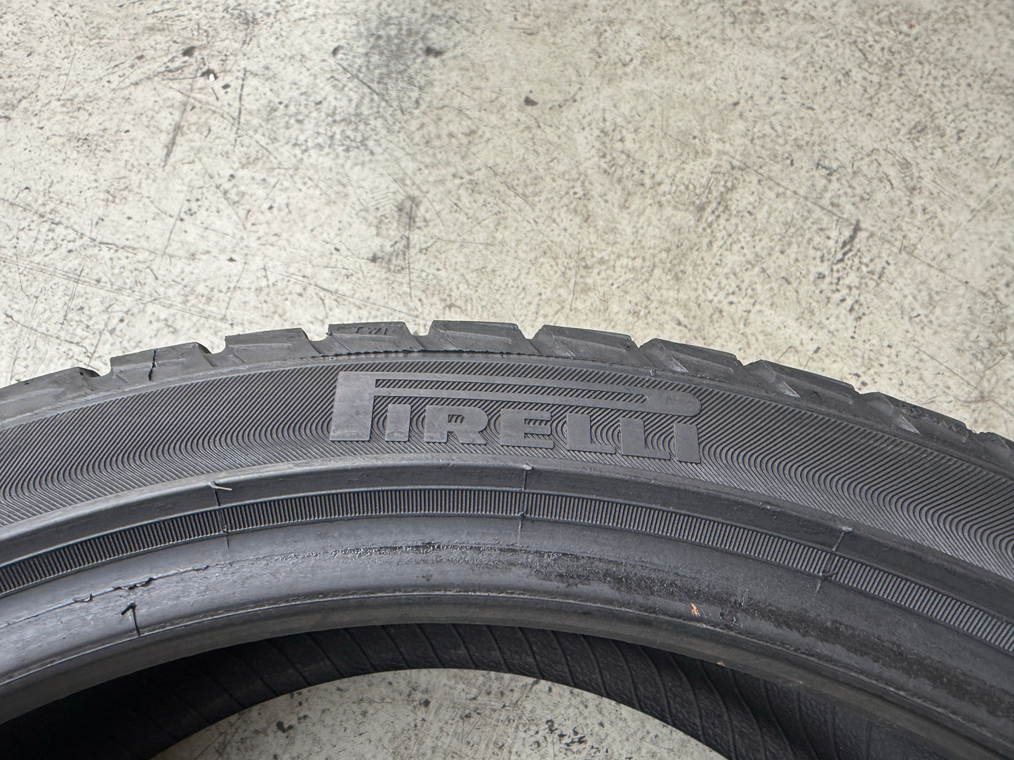 Usato: 4 Gomme 205/40R17 84H XL Pirelli Invernali 95/80% residui