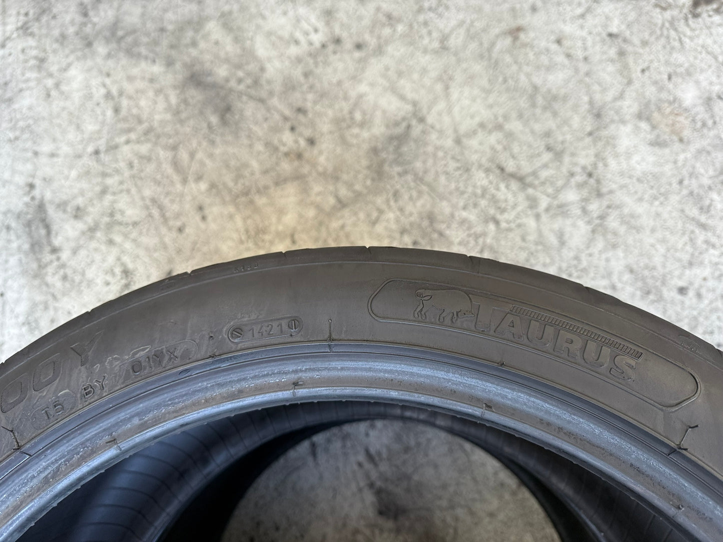 Usato: 2 Gomme 255/40R19 100Y XL Taurus Estive 60% Residui