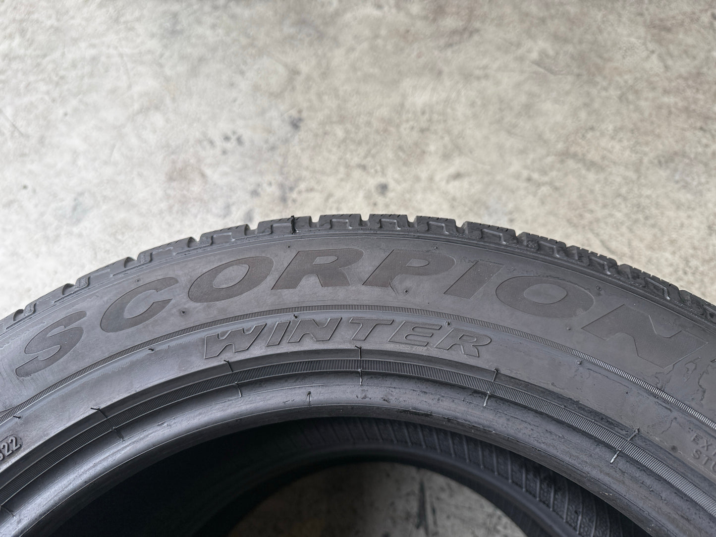 Usato: 2 Gomme 235/55R18 104H XL Pirelli Invernali 85% residui