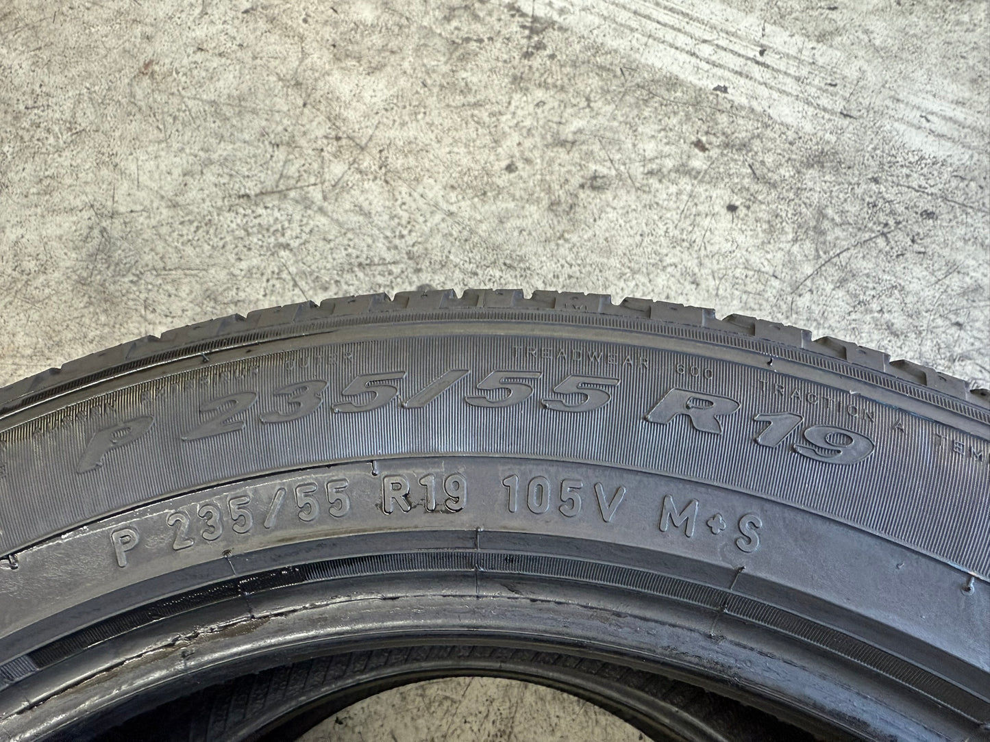 Usato: 2 Gomme 235/55R19 105V XL Pirelli 4 Stagioni 80% Residui
