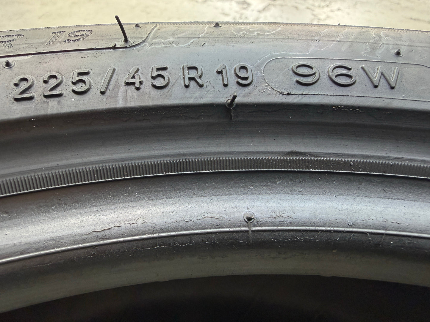 Usato: 2 Pneumatici Michelin CrossClimate 2 SUV 225/45R19 96W XL 4 Stagioni 90% Residui