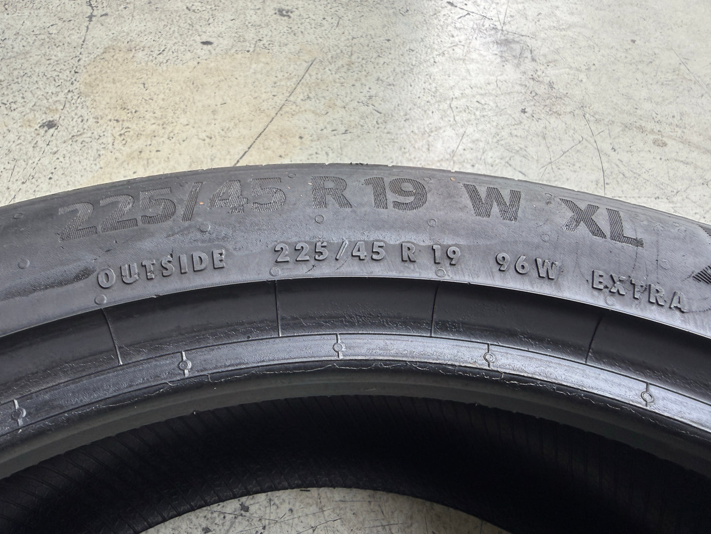 Usato: 2 Pneumatici Continental PremiumContact 6 225/45R19 96W XL FR EVc Estivi 90% Residui