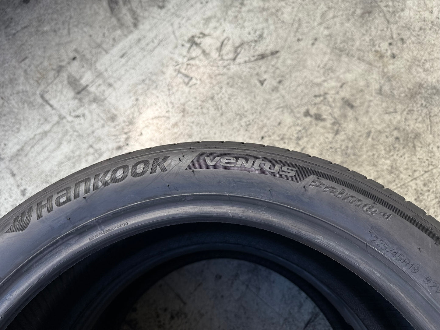 Usato: 2 Gomme 225/45R19 92V Hankook Estive 99% Residuo
