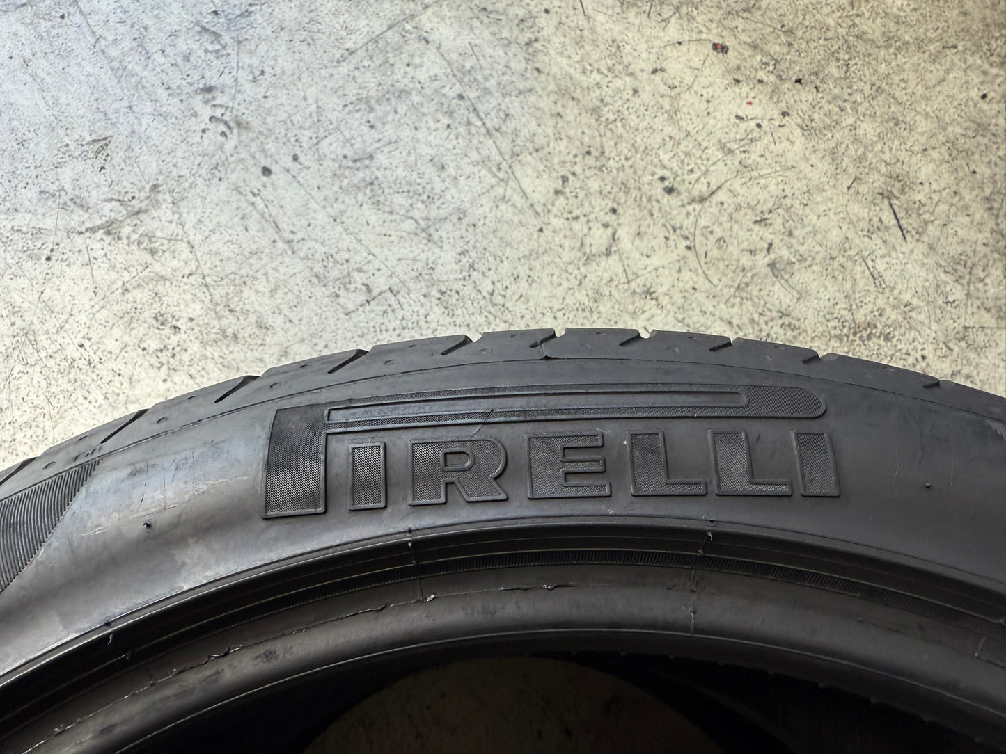 Usato: 2 Gomme 255/40R19 100Y XL Pirelli Estive 95% Residuo