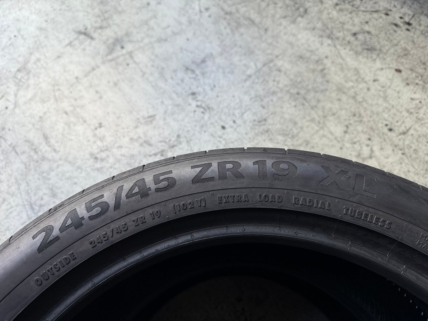 Usato: 2 Gomme 245/45R19 102Y XL Continental Estive 90% Residuo