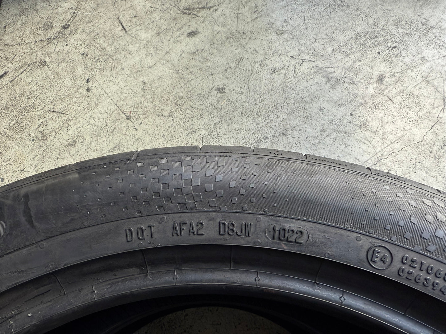 Usato: 2 Gomme 245/45R19 102Y XL Continental Estive 90% Residuo