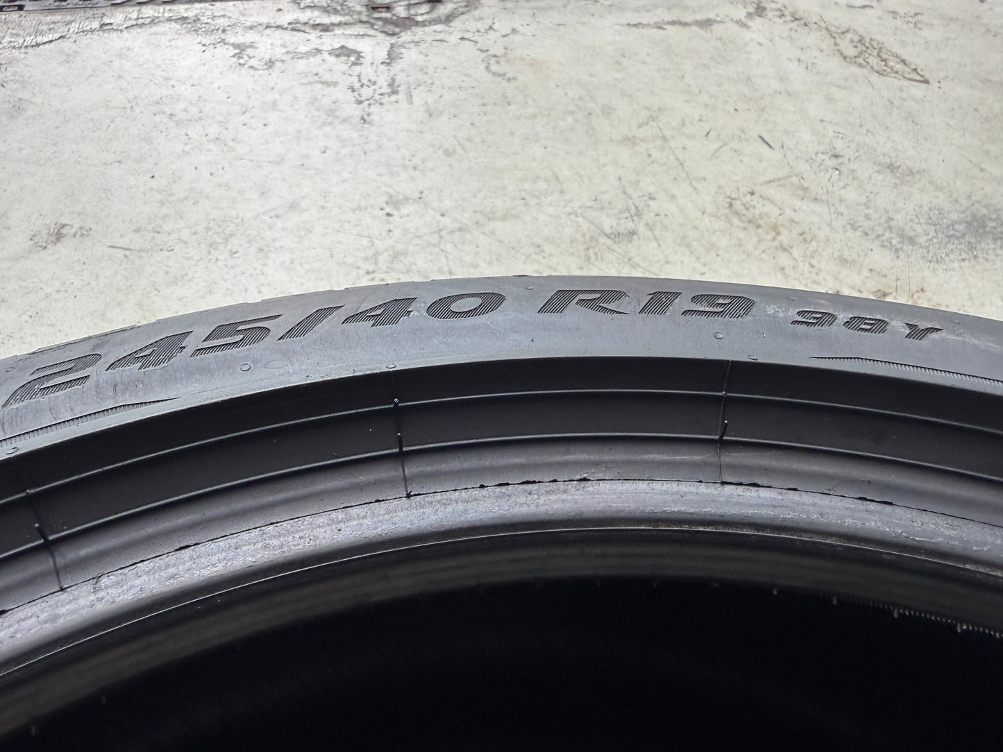 Usato: 2 Pneumatici Pirelli P Zero PZ4 245/40R19 98Y XL MFS Estivi 85% Residui