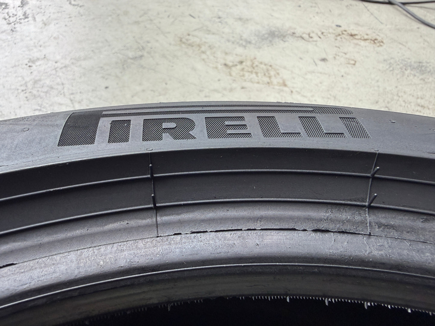Usato: 2 Pneumatici Pirelli P Zero PZ4 245/40R19 98Y XL MFS Estivi 85% Residui