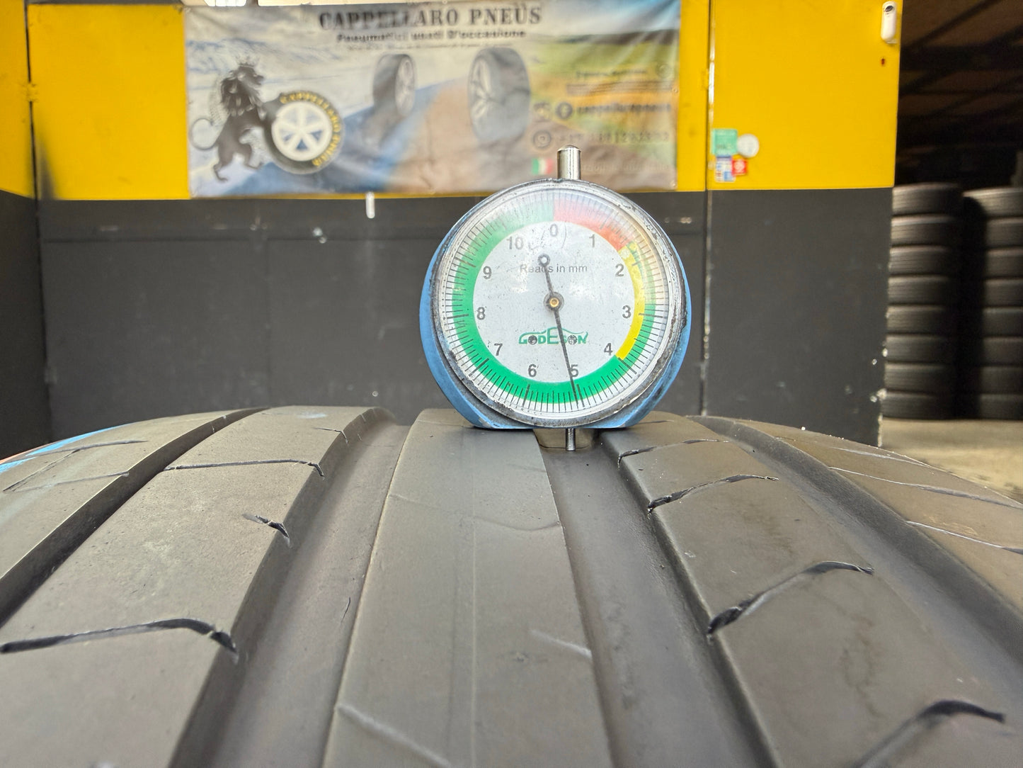 Usato: 2 Pneumatici Pirelli P Zero PZ4 235/35R19 91Y XL Estivi 80% Residui