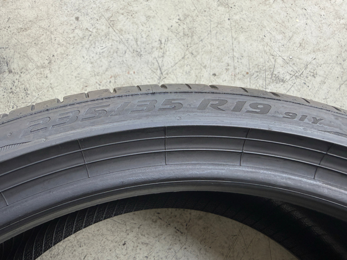 Usato: 2 Pneumatici Pirelli P Zero PZ4 235/35R19 91Y XL Estivi 80% Residui