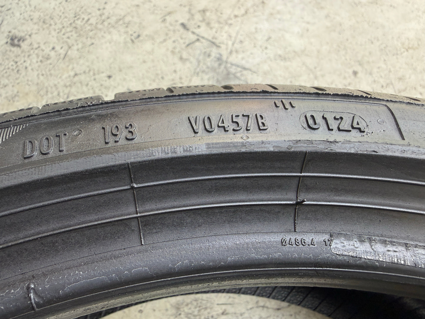 Usato: 2 Pneumatici Pirelli P Zero PZ4 235/35R19 91Y XL Estivi 80% Residui