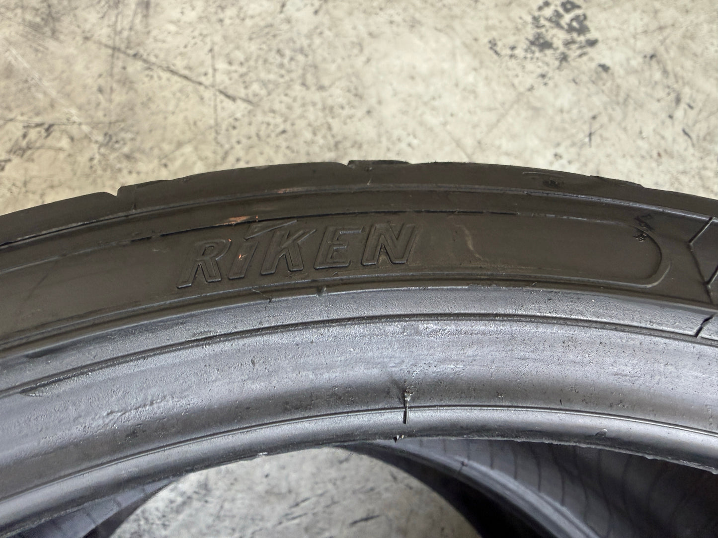 Usato: 2 Pneumatici Riken Ultra High Performance 235/35ZR19 91Y XL FR Estivi 90% Residui