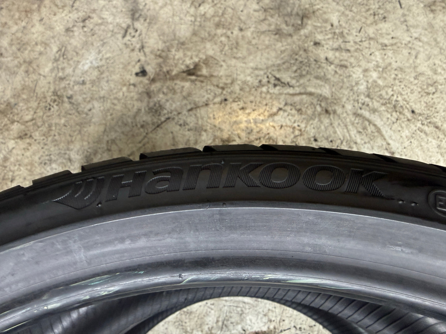 Usato: 2 Gomme 285/30R22 101W XL Hankook Invernali 90% residui