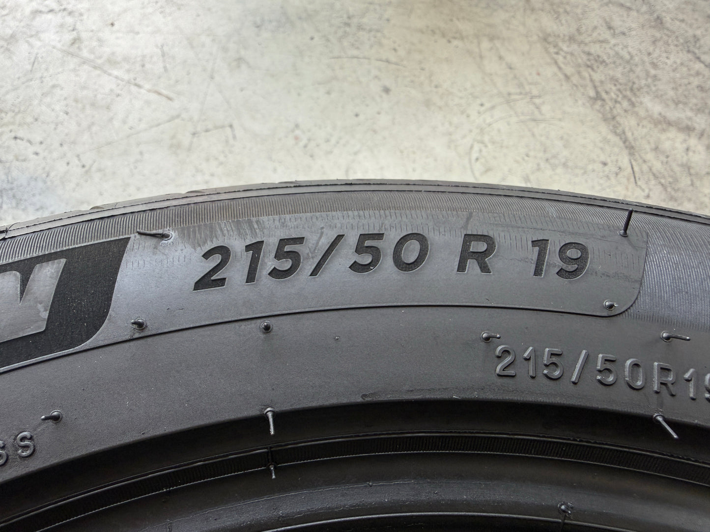 Usato: 2 Pneumatici Michelin e.Primacy 215/50R19 93T Estivi 90% Residui