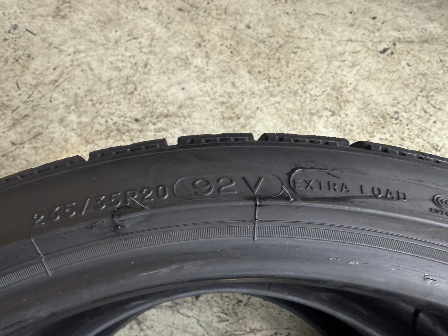 Usato: 2 Gomme 235/35R20 92V XL Michelin Invernali 90% residui