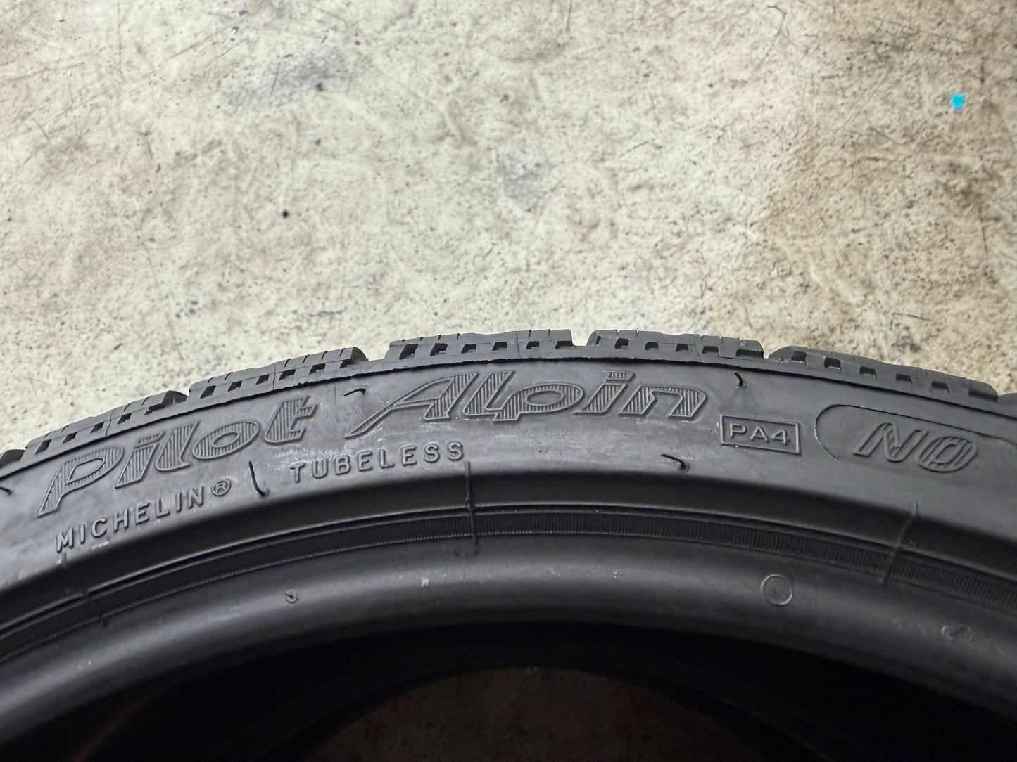 Usato: 2 Gomme 235/35R20 92V XL Michelin Invernali 90% residui
