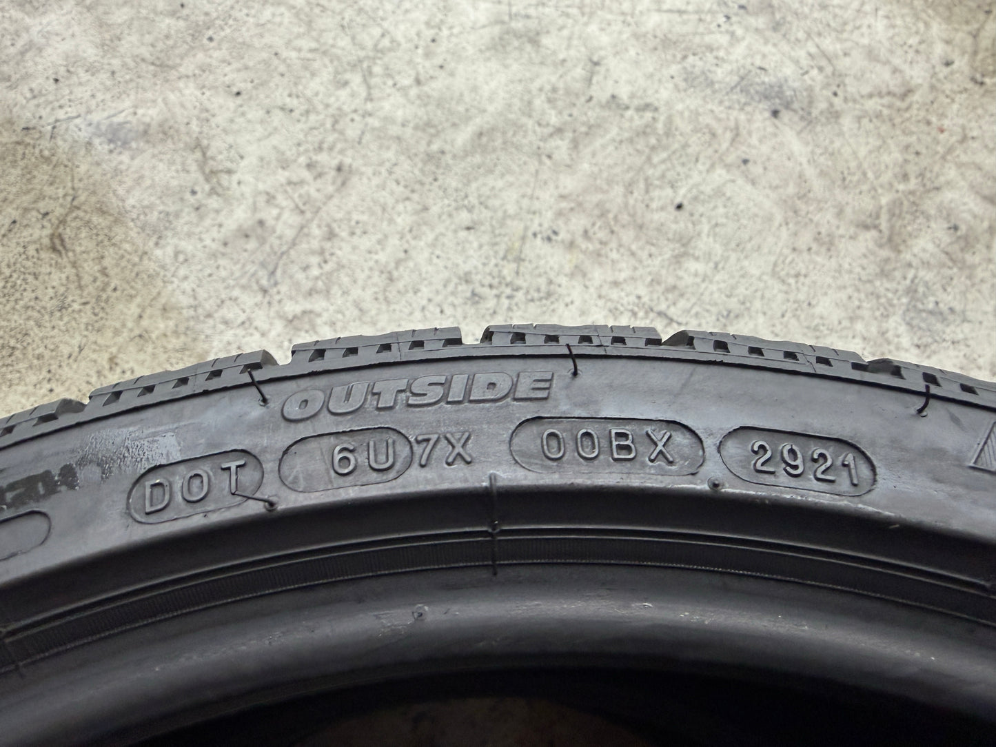 Usato: 2 Gomme 235/35R20 92V XL Michelin Invernali 90% residui
