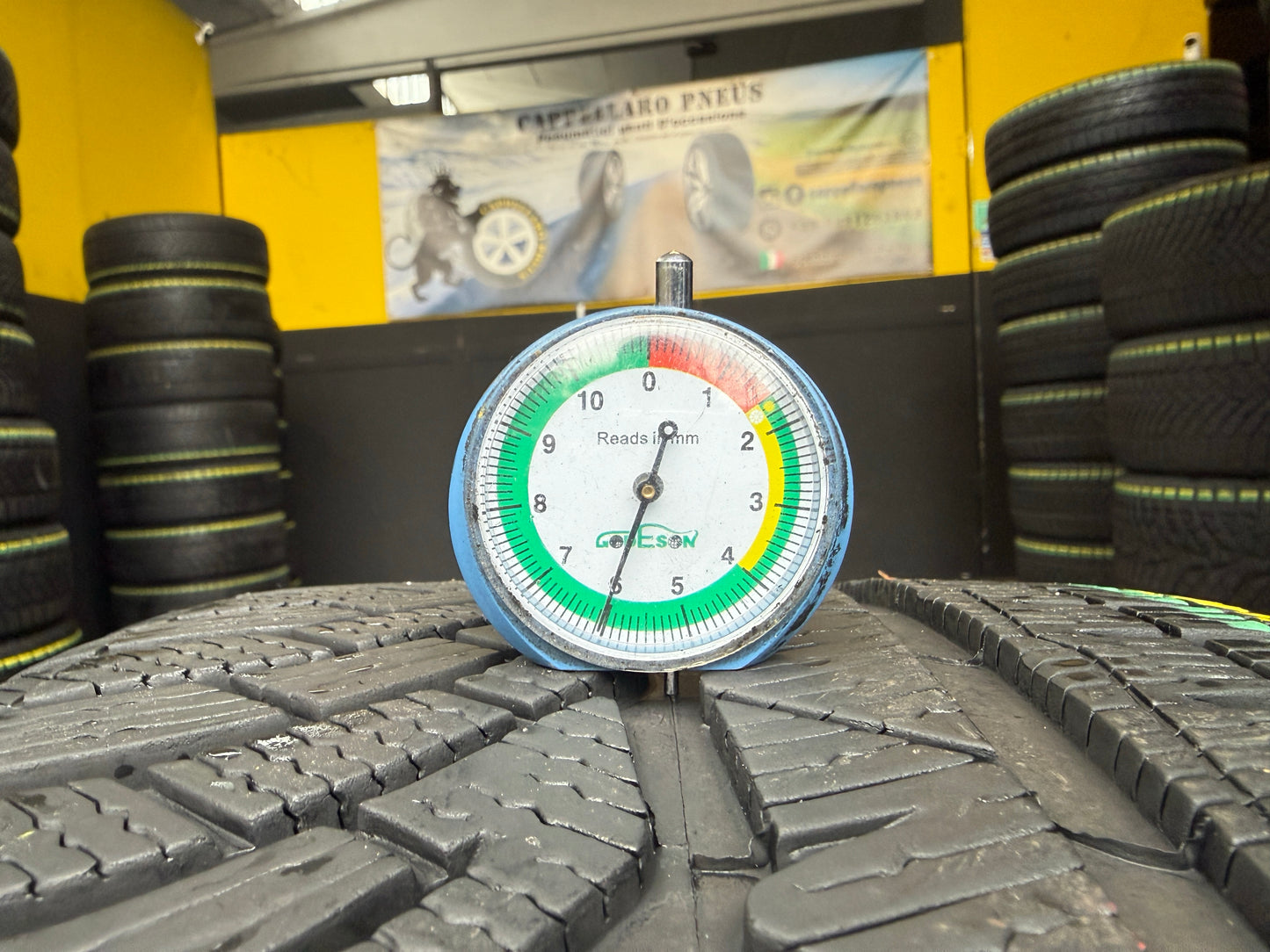 Usato: 2 Gomme 235/35R20 92V XL Michelin Invernali 90% residui