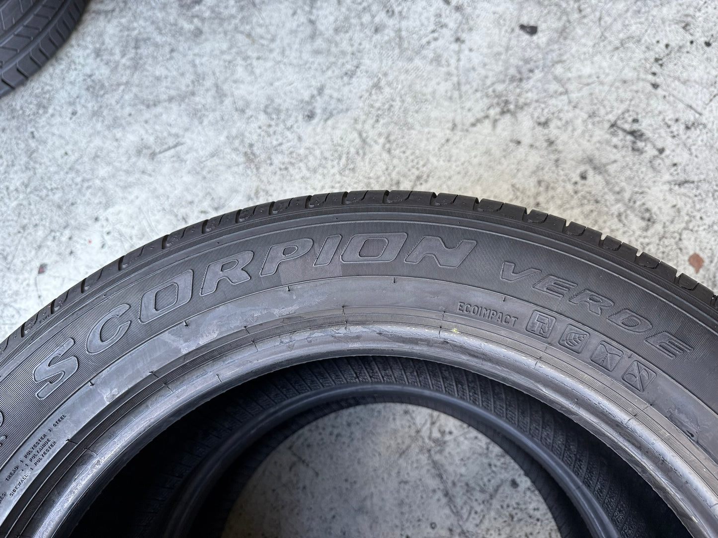 Usato: 2 Gomme 235/55R18 100V Pirelli Estive 95% Residuo