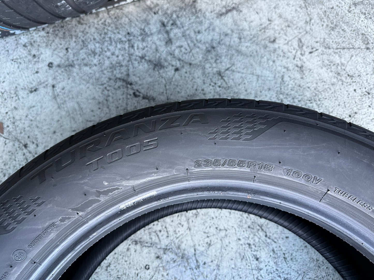 Usato: 4 Gomme 235/55R18 100V Bridgestone Estive 85–90% Residuo