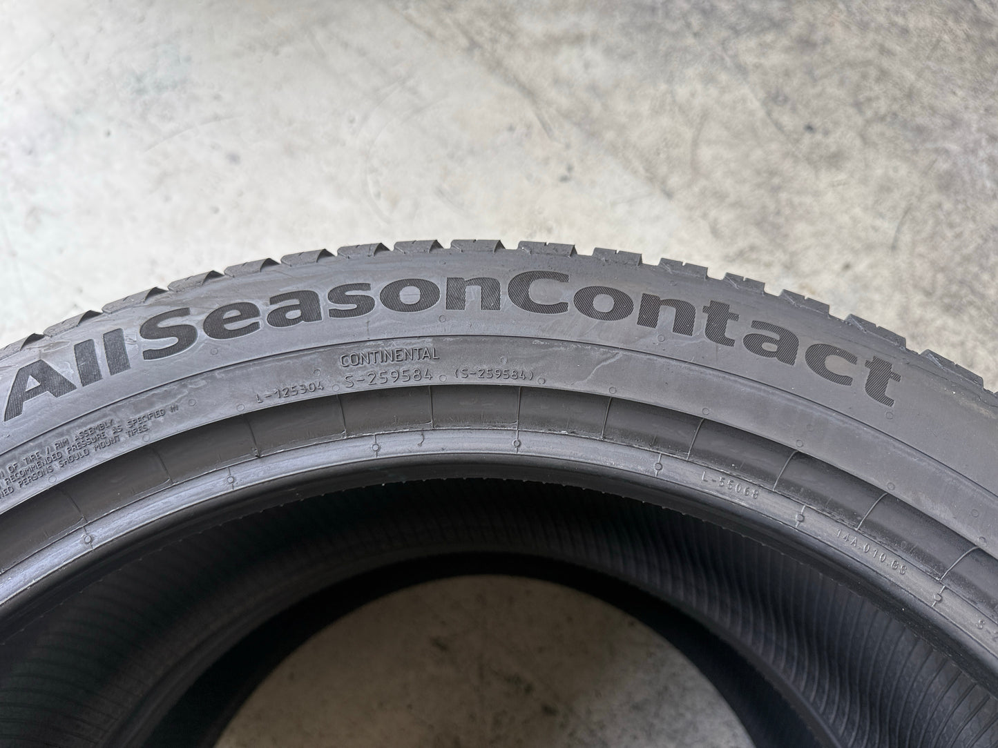 Usato: 2 Pneumatici Continental AllSeasonContact 245/45R20 103W XL FR 3PMSF EVc 4 Stagioni 90% Residui