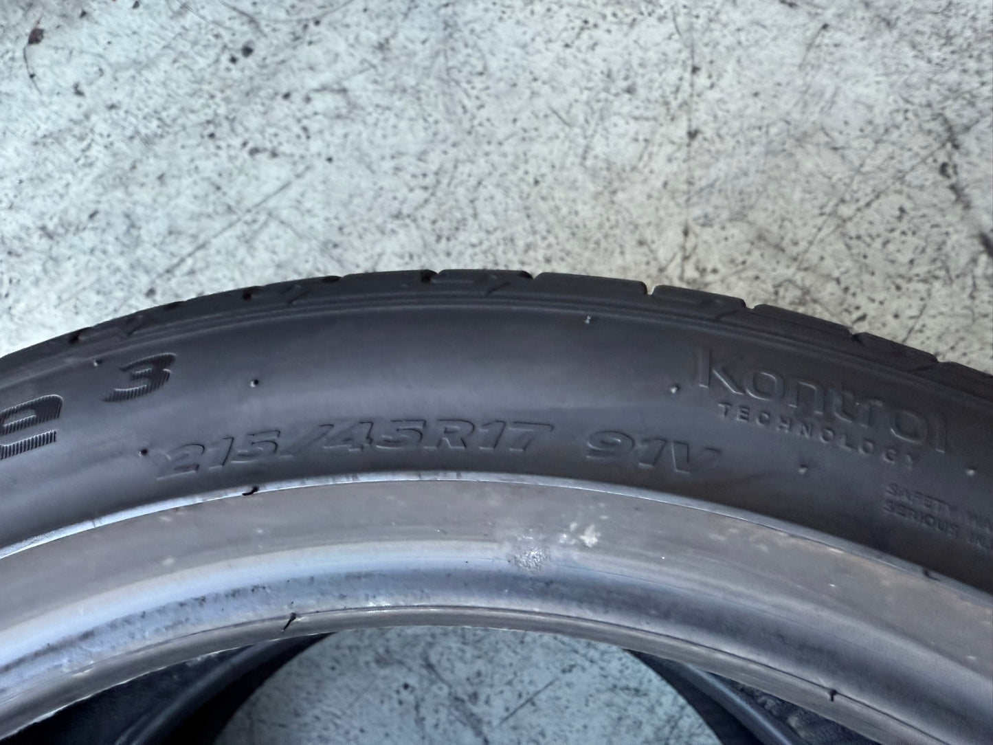 Usato: 2 Gomme 215/45R17 91V XL Hankook Estive 95% Residuo