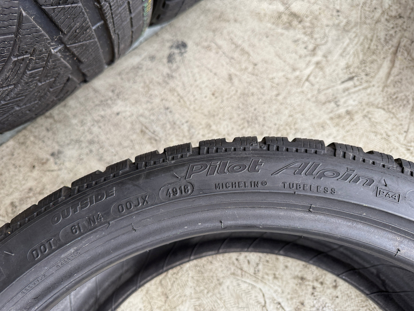 Usato: 2 Gomme 255/35R19 96V XL Michelin Invernali 90% residui