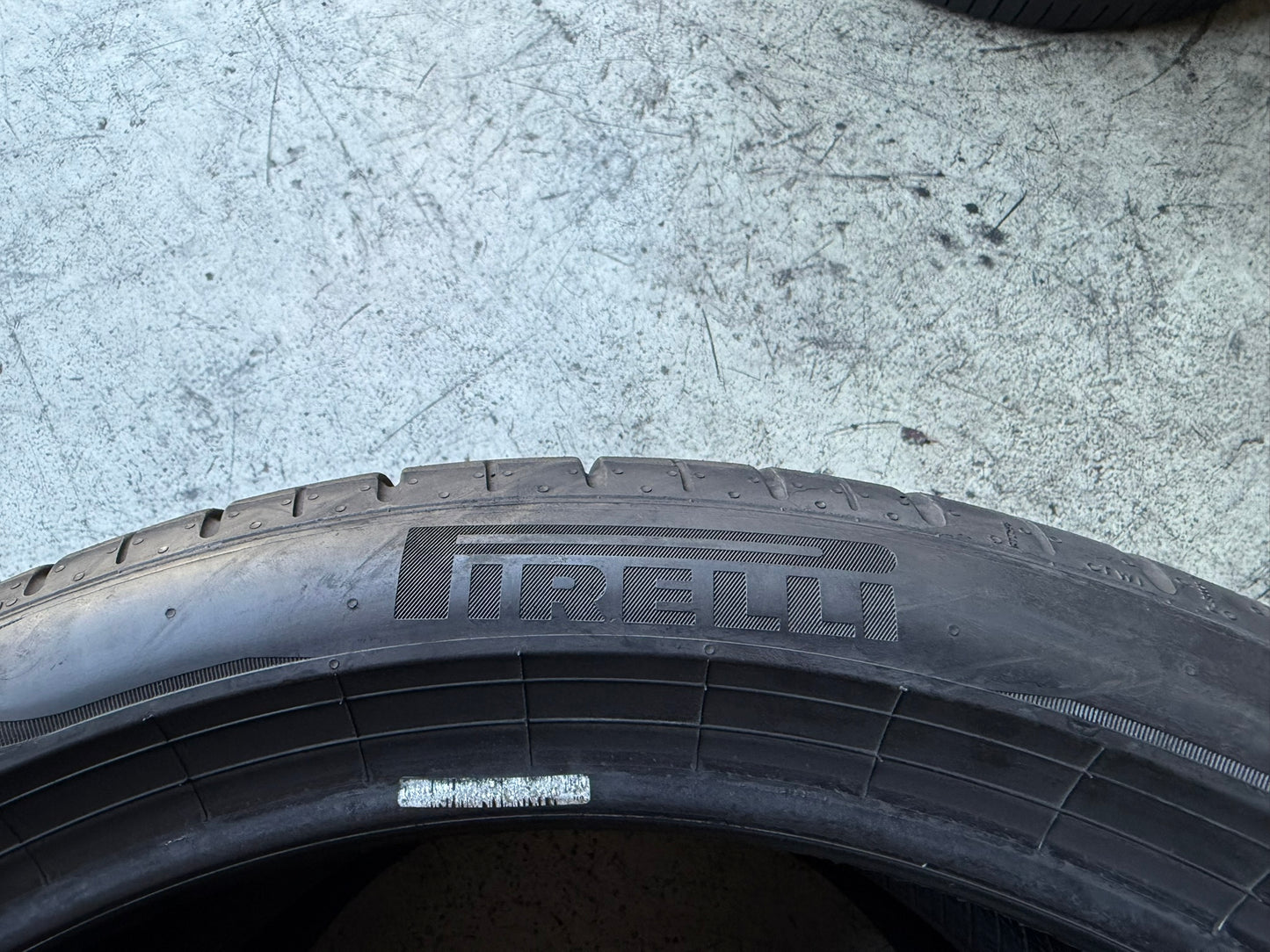 Usato: 2 Gomme 275/35R20 102W XL Pirelli Estive 99% Residuo