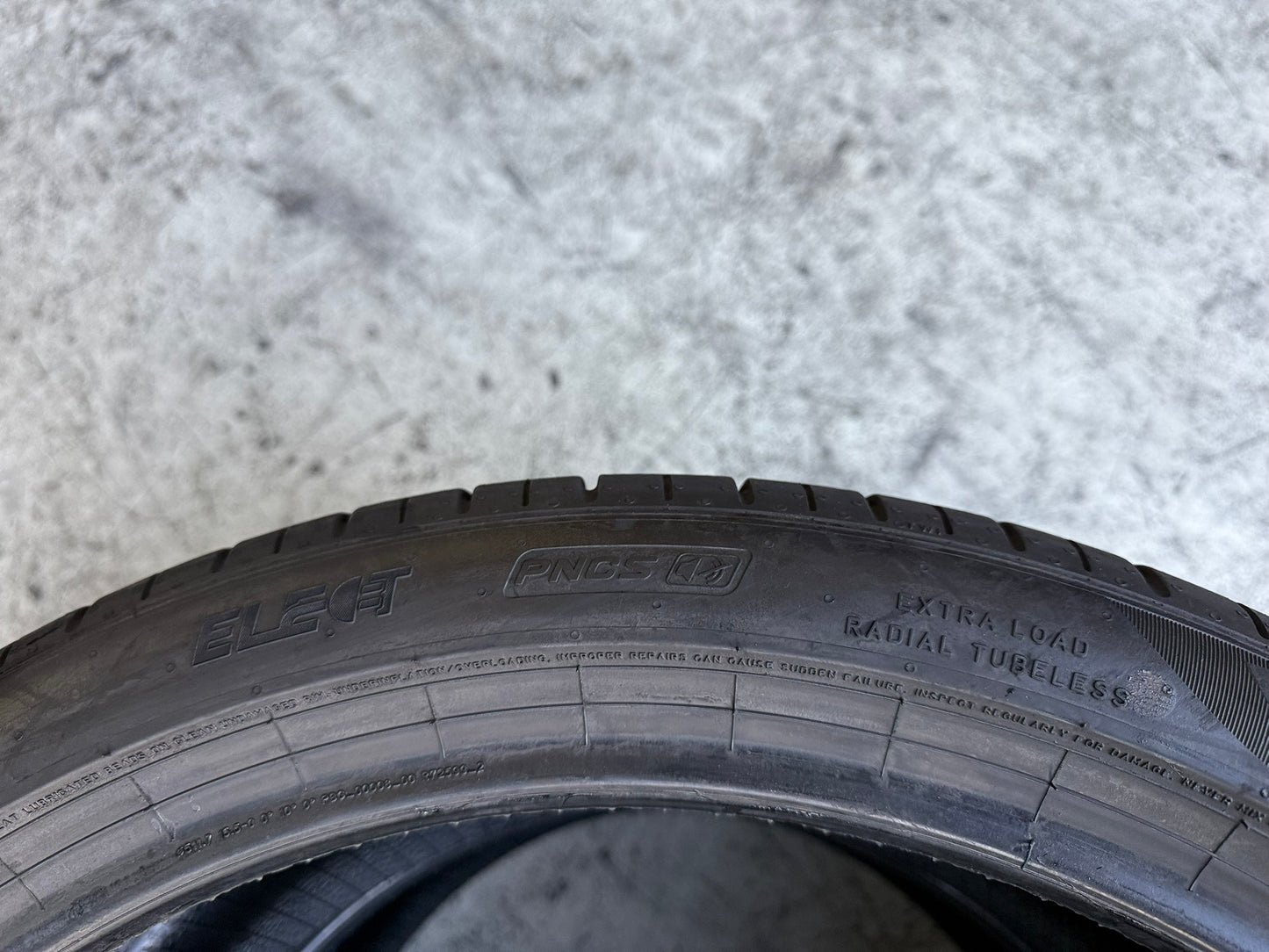 Usato: 2 Gomme 275/35R20 102W XL Pirelli Estive 99% Residuo